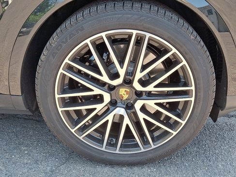 Used 2024 Porsche Cayenne S image 12