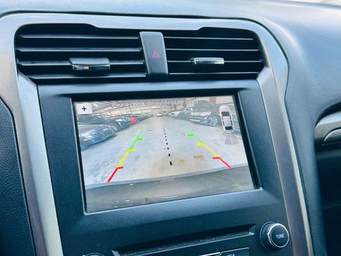 Used 2017 Ford Fusion SE FWD image 23