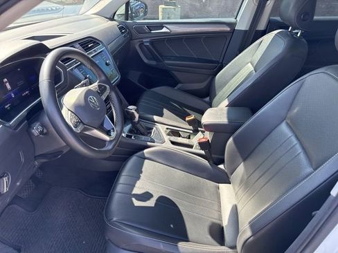 Used 2022 Volkswagen Tiguan SE w/ Panoramic Sunroof Package FWD image 8