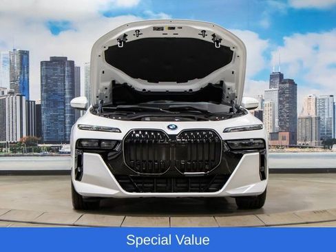 Used 2025 BMW 750e xDrive w/ Executive Package AWD/4WD image 4