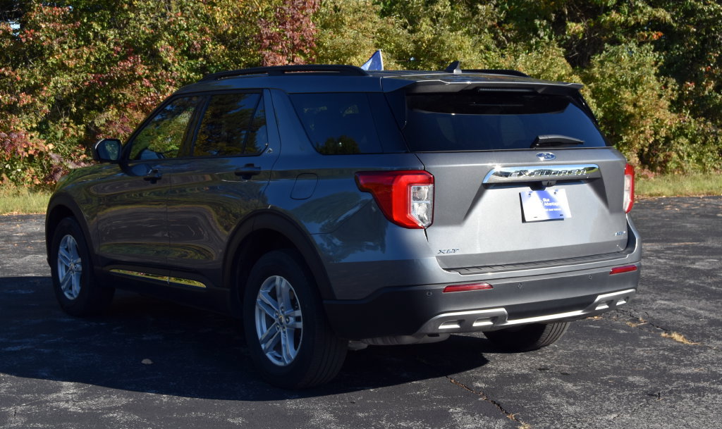 Certified 2024 Ford Explorer XLT w/ Equipment Group 202A AWD/4WD image 5