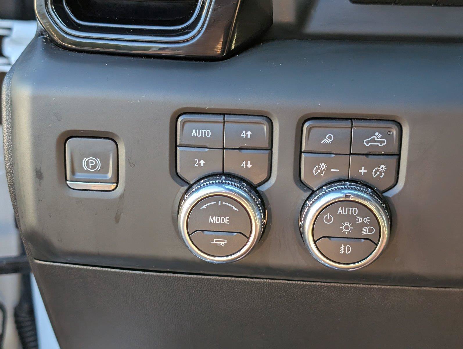 Used 2024 GMC Sierra 2500 AT4 w/ AT4 Premium Plus Package AWD/4WD image 29