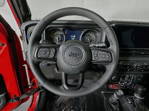 Used 2025 Jeep Wrangler Unlimited Rubicon 4xe w/ Convenience Group image 15