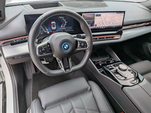 Used 2026 BMW 550e xDrive w/ Executive Package AWD/4WD image 10