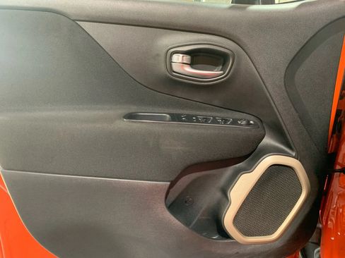 Used 2016 Jeep Renegade Latitude w/ Popular Equipment Group AWD/4WD image 10