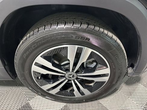 Used 2025 Mercedes-Benz GLB 250 4MATIC image 9