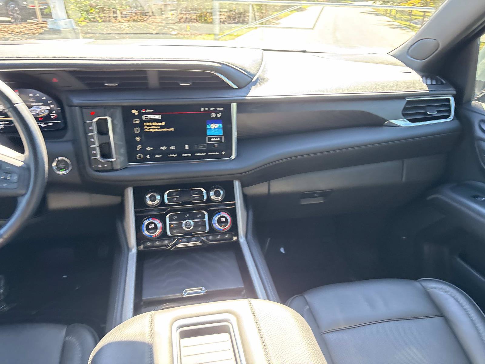 Used 2023 GMC Yukon Denali w/ Advanced Technology Package AWD/4WD image 28