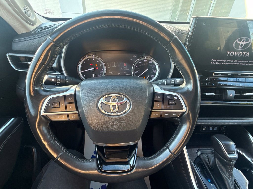 Used 2022 Toyota Highlander Limited AWD/4WD image 23