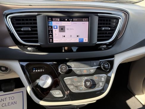 Used 2023 Chrysler Voyager LX image 22