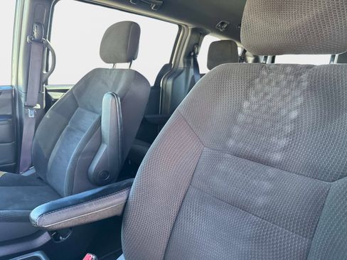 Used 2019 Dodge Grand Caravan SE image 21