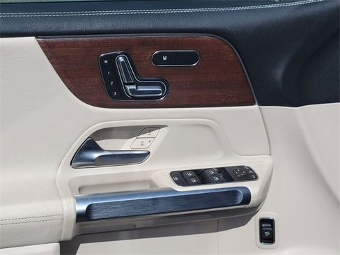 Certified 2022 Mercedes-Benz GLB 250 4MATIC image 13