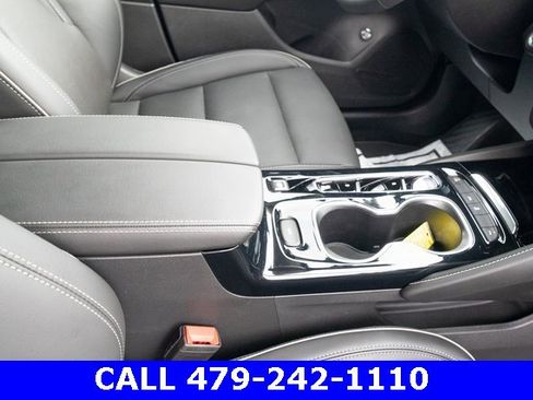 Used 2023 Buick Envision Essence image 40