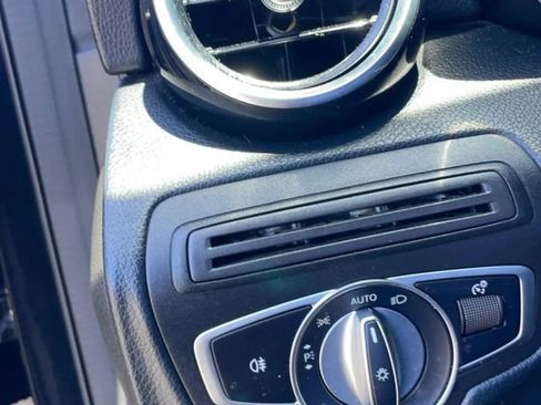 Used 2019 Mercedes-Benz GLC 300 4MATIC image 25