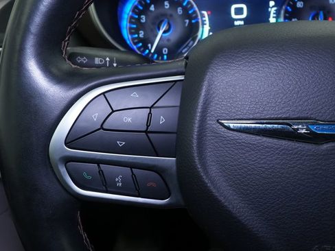 Used 2018 Chrysler Pacifica Touring-L Plus FWD image 40