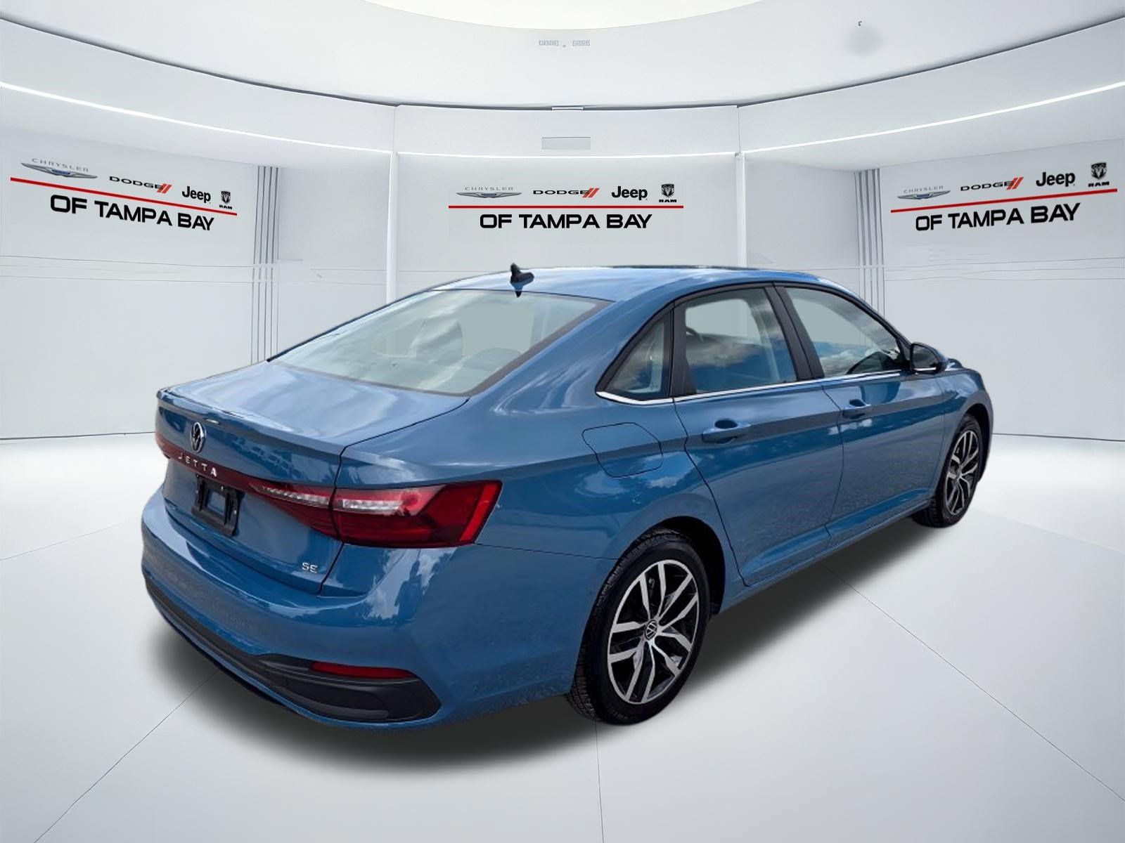 Used 2025 Volkswagen Jetta SE FWD image 6