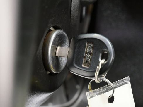 Used 2022 GMC Sierra 2500 SLE w/ X31 Off-Road Package image 28