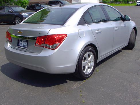 Used 2016 Chevrolet Cruze LT FWD image 2