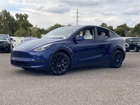 Used 2023 Tesla Model Y Long Range image 2