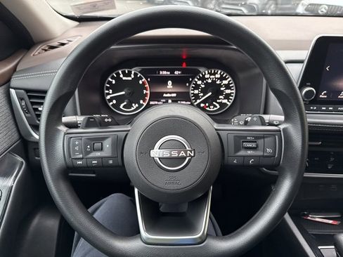 Used 2023 Nissan Rogue S image 13