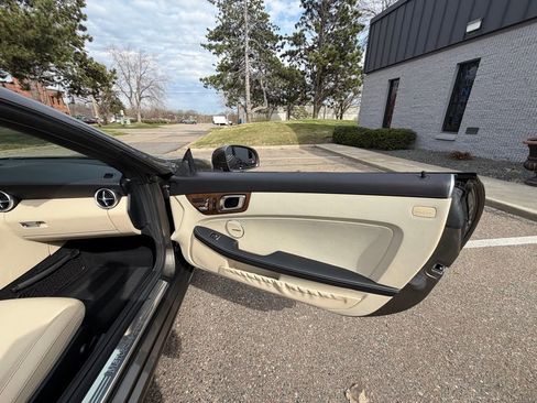 Used 2018 Mercedes-Benz SLC 300 image 28
