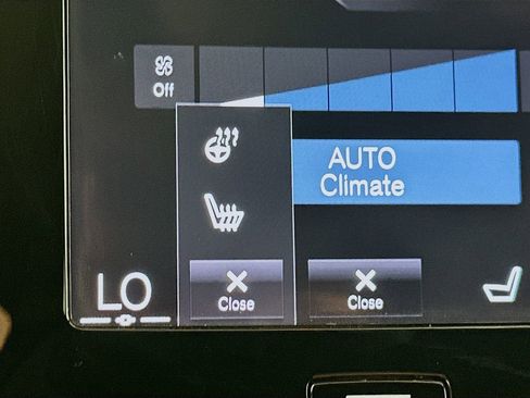 Used 2019 Volvo XC40 T5 Momentum image 21