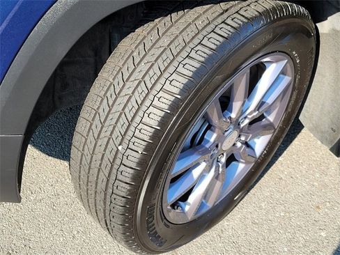 Used 2023 GMC Terrain SLT image 19