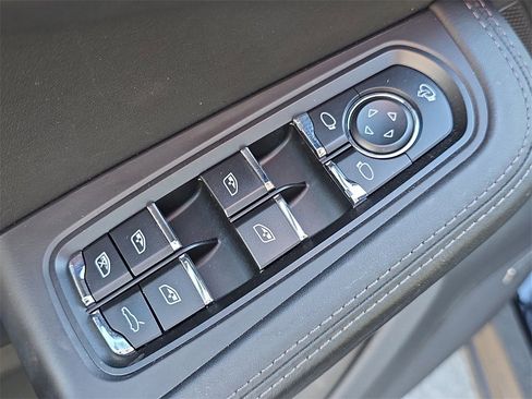 Certified 2024 Porsche Macan image 25