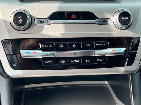 Used 2022 Ford Explorer XLT w/ Equipment Group 202A image 16