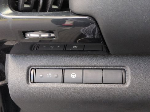Used 2022 Nissan Pathfinder SV FWD image 17