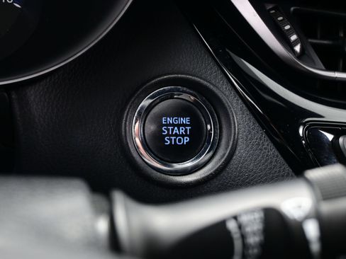 Used 2021 Toyota C-HR XLE FWD image 21