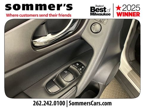 Used 2016 Nissan Rogue SV w/ SV Premium Package AWD/4WD image 11