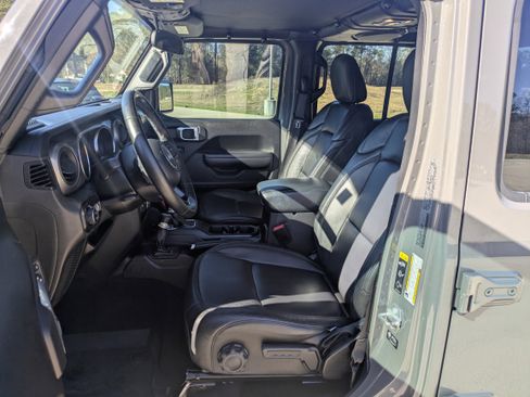 Used 2021 Jeep Gladiator Willys image 8