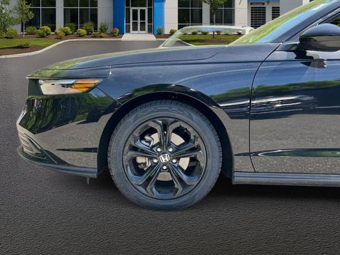 Used 2025 Honda Accord SE image 12