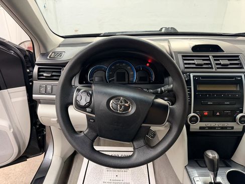 Used 2012 Toyota Camry LE FWD image 18