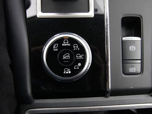 Used 2024 Mitsubishi Outlander SE image 26