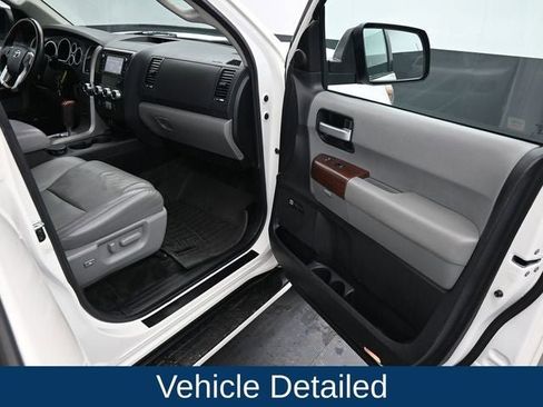 Used 2016 Toyota Sequoia Platinum image 14