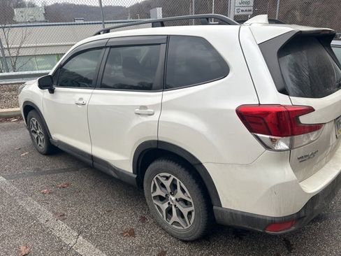 Certified 2022 Subaru Forester Premium image 24