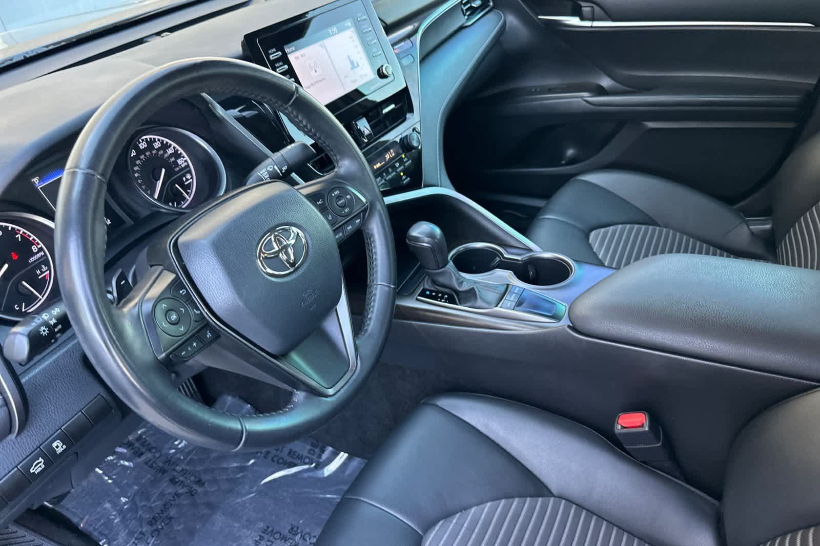 Used 2022 Toyota Camry SE w/ Carpet Mat Package (TMS) FWD image 9