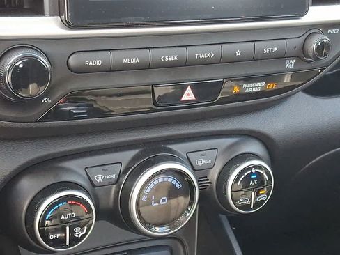 Certified 2025 Hyundai Venue SEL FWD image 15