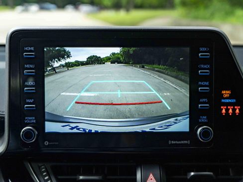 Used 2020 Toyota C-HR LE FWD image 27