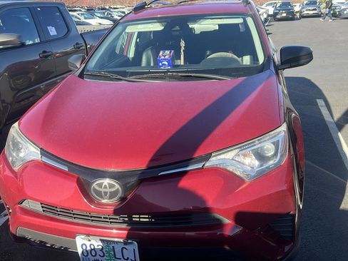 Certified 2018 Toyota RAV4 LE image 4