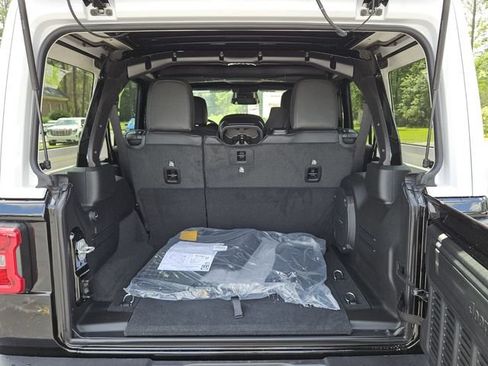 New 2026 Jeep Wrangler Unlimited Sahara w/ Whitecap Package AWD/4WD image 13