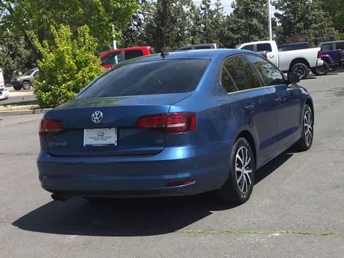 Used 2017 Volkswagen Jetta SE FWD image 8