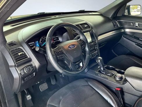 Used 2018 Ford Explorer XLT w/ Equipment Group 202A image 14