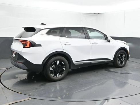 Used 2026 Kia Sportage LX FWD image 2
