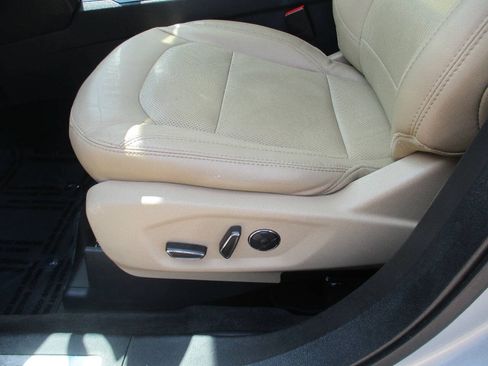 Used 2017 Ford Explorer Limited w/ Equipment Group 301A FWD image 14