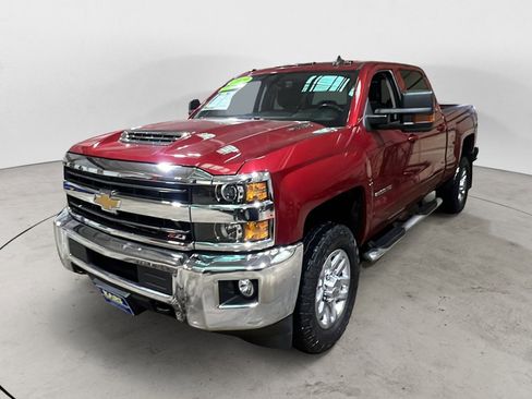 Used 2019 Chevrolet Silverado 2500 LT w/ LT Convenience Package image 3
