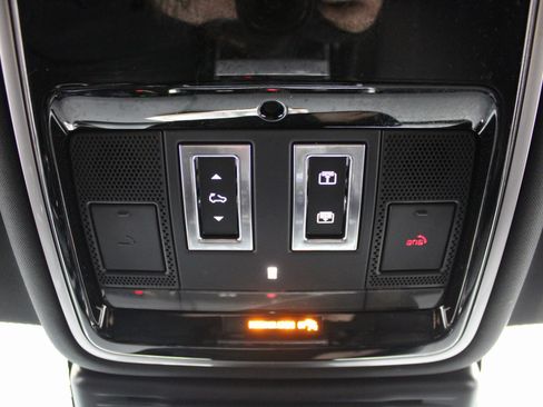 Used 2022 Land Rover Range Rover Velar S image 47