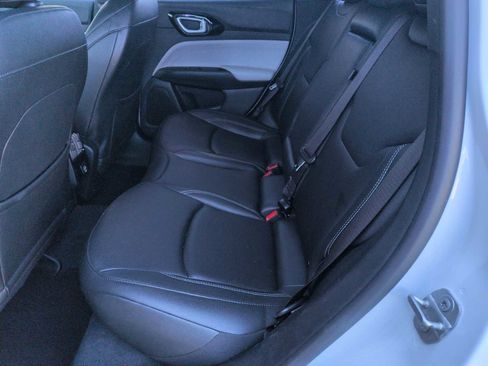 Used 2025 Jeep Compass Limited image 19