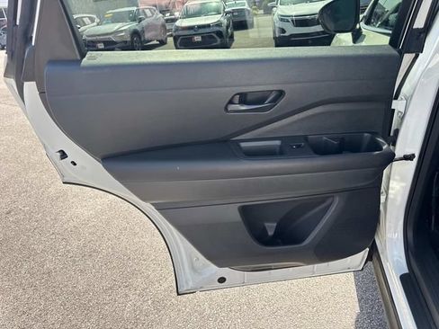 Used 2025 Nissan Pathfinder SV AWD/4WD image 15